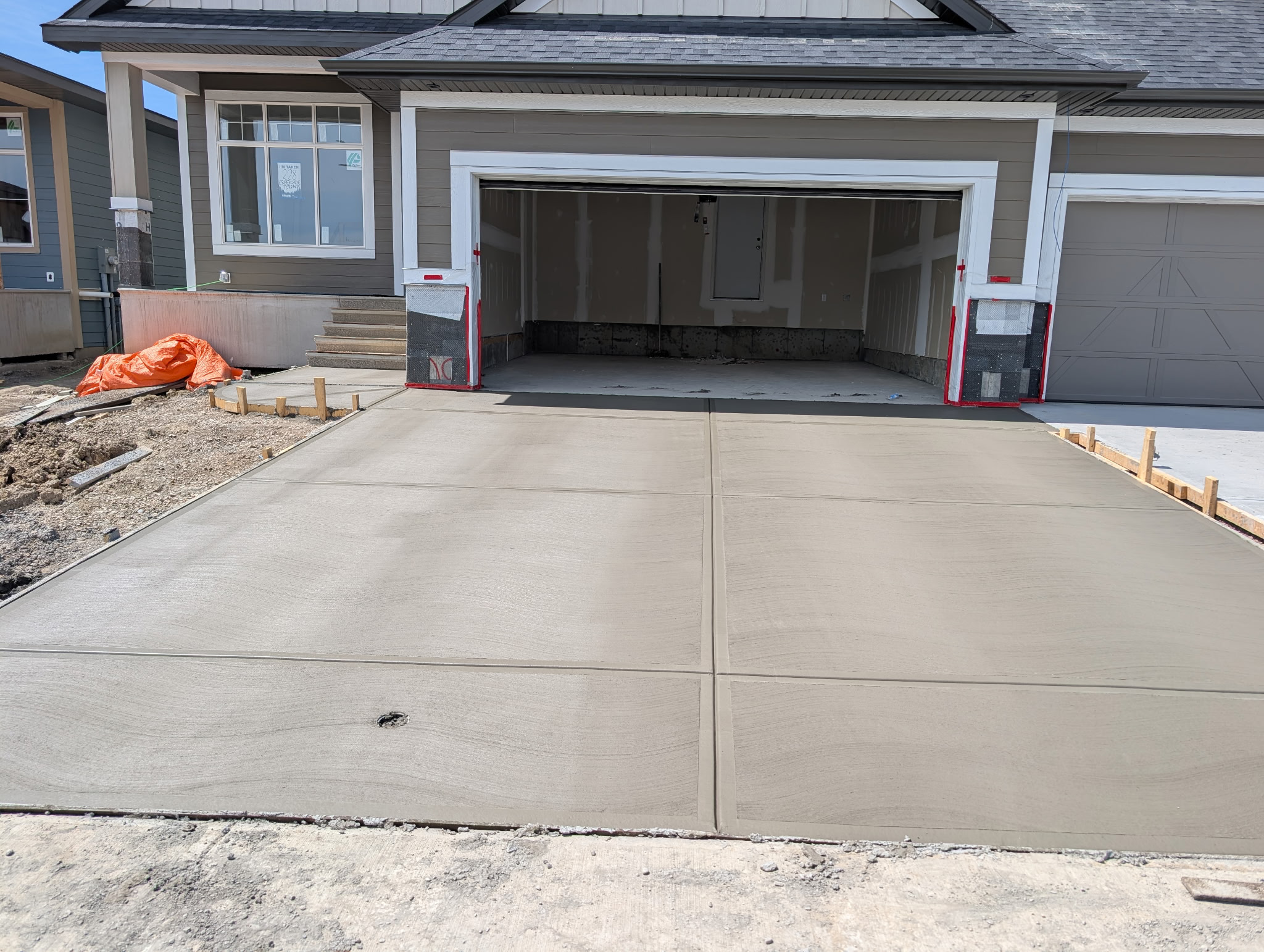Concrete driveway Calgary