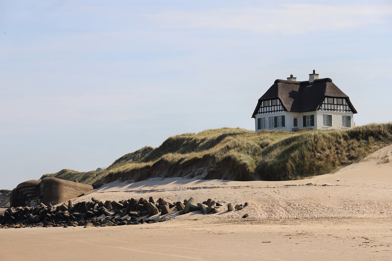 Vacation rental property exterior, representing the direct booking website STR operators use to rank on Google